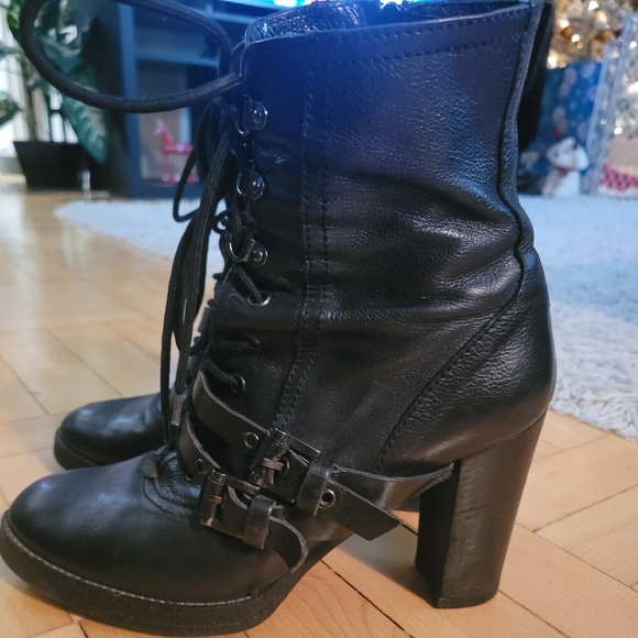 Italian Leather booties - Picture 1 of 6